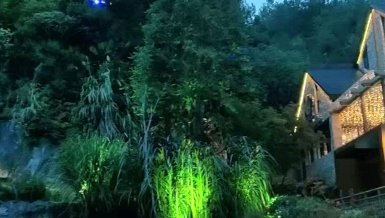 救援美丽小姑娘
